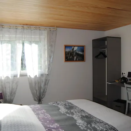 לינה וארוחת בוקר Moulin De Rouchillou Saint-Martial-de-Valette